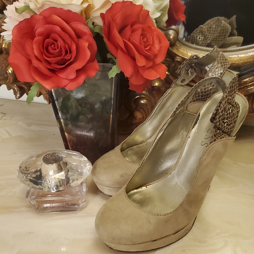 GUESS Two Toned Platform Pumps